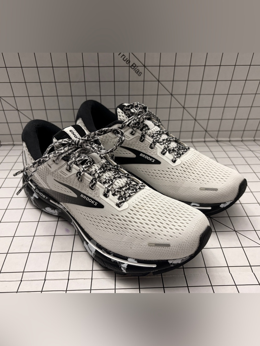 Brooks Ghost 14 Running Shoes White Black Women’s Size 9.5 Cushioned Sneakers